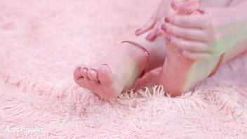 Preview 4 of Mube Xxx - oil feet girl (Arya Grander)
