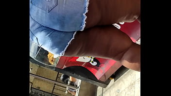 Preview 2 of Mesenger Onlayn - Huge black ass on booty shorts