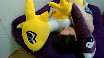 Preview 2 of 3d Splitscreen - Making out with life-sized Renamon plush