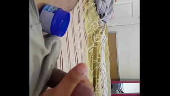 Preview 3 of Monster Cock Korean - Me masturbo con vip vaporub y me vengo rapido. Se me puso super dura.