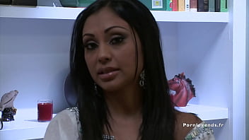 Preview 1 of V Bnvbn - Priya Anjal Rai: La belle brune sexy gicle puissamment sur une grosse bite