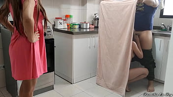 Preview 4 of Mom Sunding Son - Me Follo en La Cocina pero mi Tia Nos Descubre pero como es Puta me Deja que la Siga Follando al Lado de Ella
