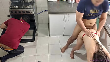 Preview 3 of Audrey Bitoni Vk - Buena Madrastra y Mala Esposa mi Madrastra me Seduce Para que me La Folle en la Cocina mientras mi Papa Esta Arreglando la Cocina NTR