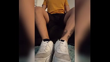 Preview 1 of Jawel Jades - tomas styl muestra sus pies despues de caminar todo el dia