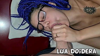 Preview 2 of Nest To Sleeping Mom - Levamos a loirinha magrinha pro motel pra fazer uma brincadeira gostosa a tres e o Jr gozou na minha boca pra eu beijar ela - Jr Doidera
