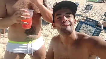 Preview 2 of Sxxx Bur - Na praia na companhia do meu namorado MaldonattoGP