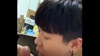 Preview 3 of Moms Ryan Connar - 我喜歡幫男生吹屌