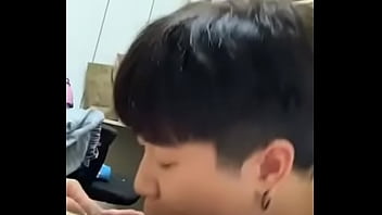 Preview 1 of Moms Ryan Connar - 我喜歡幫男生吹屌