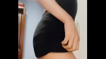 Preview 1 of Short Strip - Bailando reggaet&oacute_n vestido negro y ganga rosa