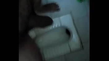 Preview 1 of Geek Skype - Morning handjob in the toilet
