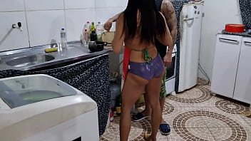Preview 1 of Real Massage Heaven Tk - Causos de sexo : Tentei pegar meu meio enteado Jhon Macalister na cozinha e o marido  Corno  chegou  na hora . Completo XV red