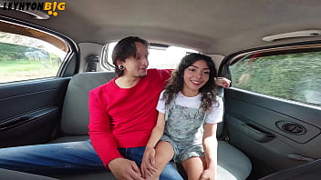 Preview 1 of Sakova Ddf - Follandome a una chica peque&ntilde_a y sexy en un carro en movimiento