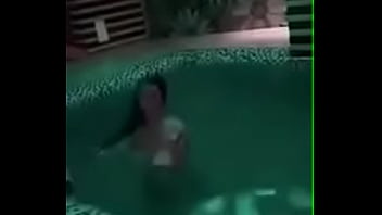 Preview 4 of Nepal Sekx - Florijana Pidhi nga Prishtina duke i lar cicac e m&euml_dhaja n&euml_ pishin&euml_ t&euml_ mbrend&euml_shme* Shiko n&euml_ videon,  vizitoni