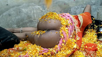 Preview 2 of Guri Guri Cute Yuna - अपनी रांड गर्लफ्रेएंड को सुहागात के दिन पति से पहले चोदा। क्लीयर वॉयस।