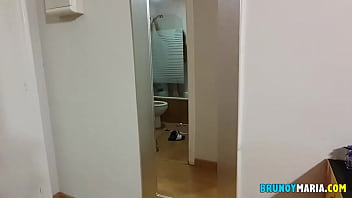 Preview 1 of Ladan Sex Garls - Sin Querer No Cerr&eacute_ Con Llave y un Extra&ntilde_o se PAJEABA mientras me Duchaba y Vestia