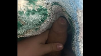 Preview 1 of Desi Xnxxx Videos 14yers Girls - Algu&eacute_m tira minha virgindade?