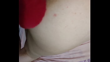 Preview 1 of Seks 2 Perempuan 1 Lelaki - Грубо трахнул жену друга,  вставив анальную пробку и кончил на задницу. [Домашнее]