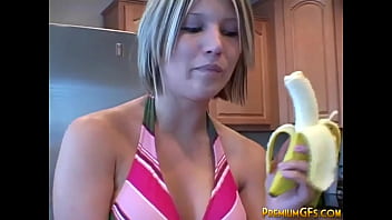 Preview 1 of Xnxx Soneya - Teen banana blowjob tease
