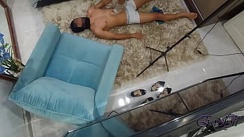 Preview 1 of Ntb Mature - PISANDO COM MEU SALTO ALTO NO SAFADO E DEIXEI ELE GOZAR NO MEU PE