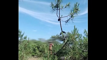 Preview 1 of Brazzers Outdoor Money - Exhib et Branlette naturiste en foret de pins
