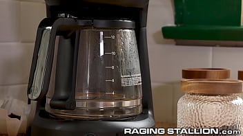 Preview 1 of Sil Band Seksi Vedio - Chris Damned Rams His Huge Cock Into His BF - RagingStallion