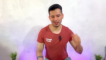 Preview 2 of Period Pad Use Video - Canadiense dotado de 23cm penetra a pelo al joven mexicano en el hotel de la playa! Relato sexual