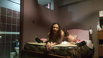 Preview 3 of Garld X3 - vendedor de zapatilla me invit&oacute_ unas chelitas y le di mi culo como regalo