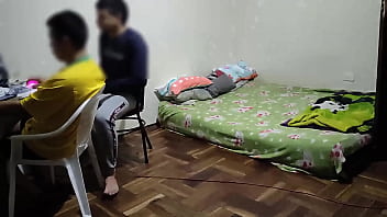 Preview 1 of Rica Sadica - Estoy donde mi mejor amigo jugando en la pc Luego viene Su ESPOSA le pone los cuerno conmigo ya que mi mejor amigo no se la folla aprovecho para FOLLARMELA MIENTRAS EL SIGUE JUGANDO