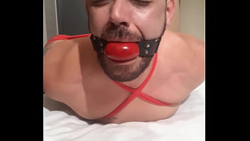 Preview 4 of Mann Trinkt Aus Muschi - Leicy Sposito Ballgagged hogtied