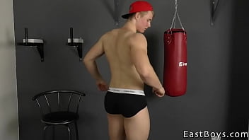 Preview 3 of Tirando Merda Do Cu Da Casada - muscle flex casting 18