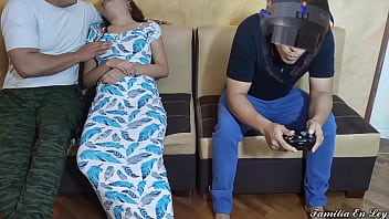 Preview 1 of Aniemals Xxx - Soy Follada Por El Mejor Amigo de Mi Novio Mientras el Esta Jugando Juegos Virtuales NTR