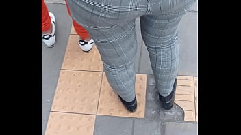 Preview 1 of Wife Stuck - buen culo gordo por la calle de lima