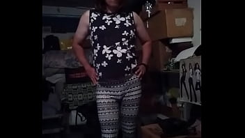 Preview 2 of Cumshot Serprise - Travesti en leggins
