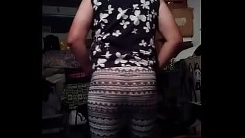 Preview 4 of Cumshot Serprise - Travesti en leggins