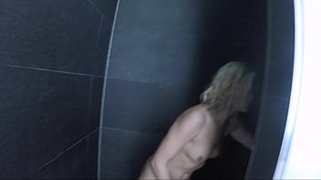 Preview 2 of Porn Hip Fuk - GORGEOUS BLONDE GIRL GETS FUCKED HARD IN THE SHOWER