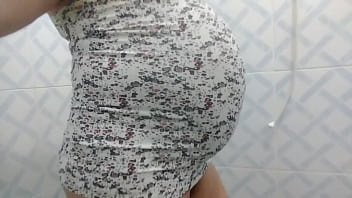 Preview 1 of Sexy Big Titanal Orgasm - levantando meu vestidinho de gravida