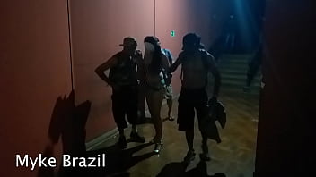 Preview 3 of Butt Crush - Levei meus amigos me levou para cinema do centro s&atilde_o paulo para fazemos uma brincadeira e muito sexo veja filme completo