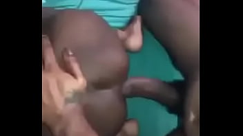 Preview 4 of Indian Desi Mom Forced Son Sex - Cara pauzudo arrombando o cu