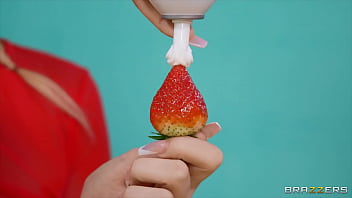 Preview 1 of World Video - Eat Me / Brazzers  / download full from http://zzfull.com/corv