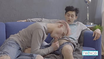 Preview 2 of English Mom And Son 1h - Pink Haired Tattooed Hottie Oliver Face Fucked By Big Cock Logan!