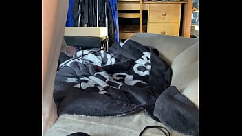 Preview 1 of Arab Jilbab - Je me masturbe chez un ami pendant qu&rsquo_il es au travail