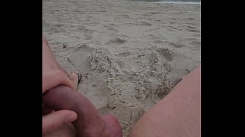 Preview 3 of Bobes Romance - Dick flash for girls on the beach