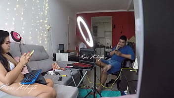 Preview 2 of Dildo Anal Feet - Me exibir para o tecnico do computador e o corno manso do meu marido nem percebeu