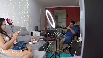 Preview 3 of Dildo Anal Feet - Me exibir para o tecnico do computador e o corno manso do meu marido nem percebeu