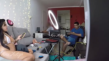 Preview 1 of Dildo Anal Feet - Me exibir para o tecnico do computador e o corno manso do meu marido nem percebeu