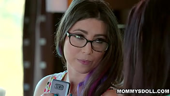 Preview 3 of Gay Geo Reign - Serena took pictures of her naked stepmom Mindi
