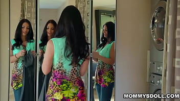 Preview 1 of Gay Geo Reign - Serena took pictures of her naked stepmom Mindi