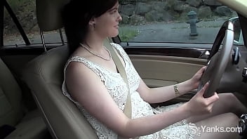 Preview 1 of Mujeres En Sexo Comiendo Mierda - Yanks Babe Savannah Drives &amp_ Cums