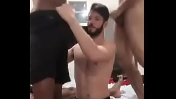 Preview 2 of Arbi Mom Salopin Hot Video San - Chupando os tr&ecirc_s amigos