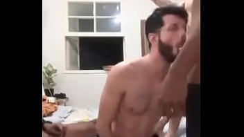 Preview 1 of Arbi Mom Salopin Hot Video San - Chupando os tr&ecirc_s amigos